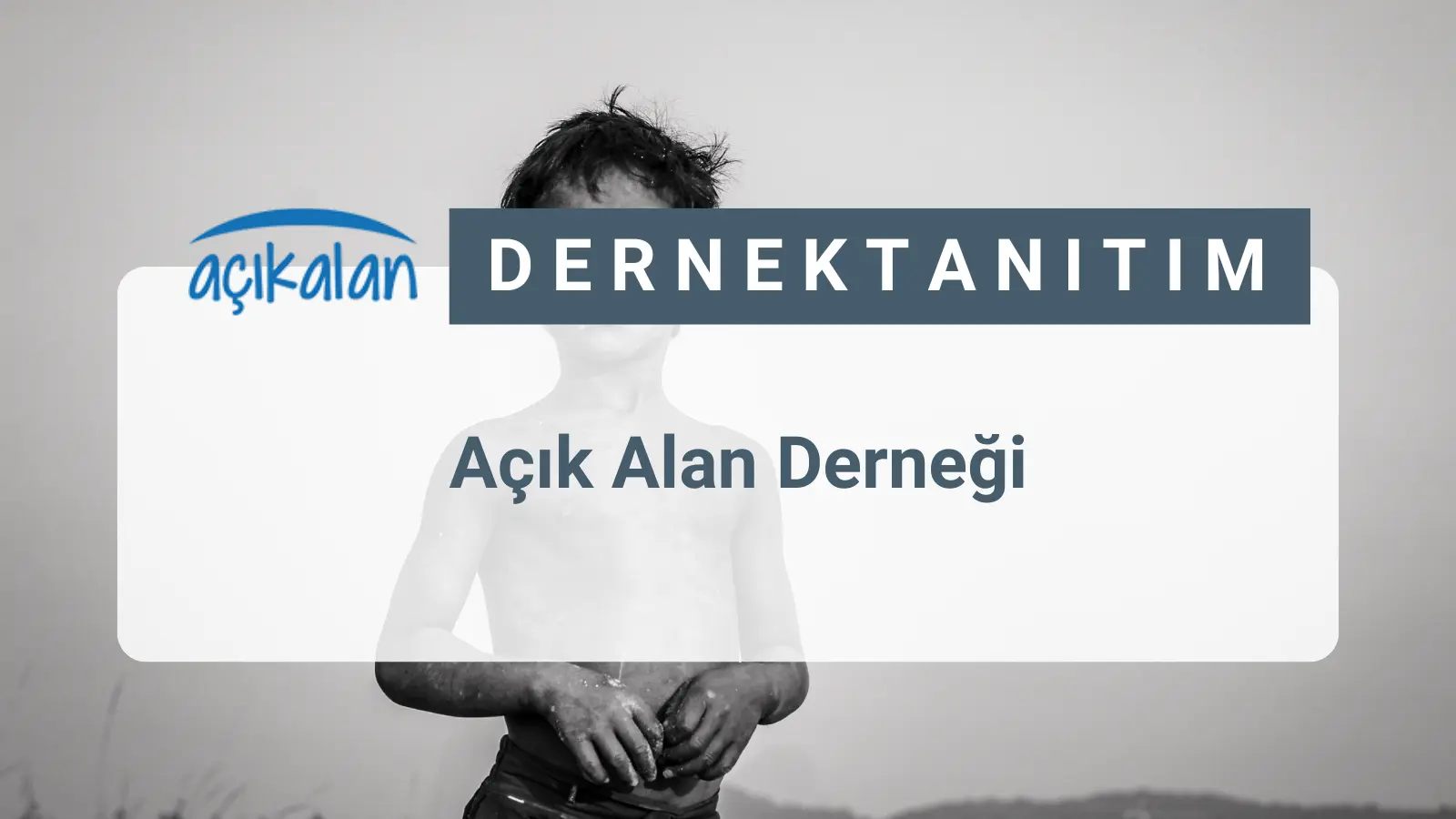 Açık Alan Derneği 2018 yılında İstanbul’un dezavantajlı mahallelerinde derin yoksulluk koşullarında yaşayan kadınlar ve çocuklara yönelik hak temelli çalışmalar yürüten gönüllüler tarafından kurulmuştur